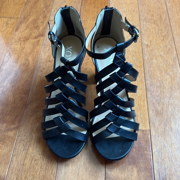 XOXO Strappy Block Heel - Picture 5 of 5